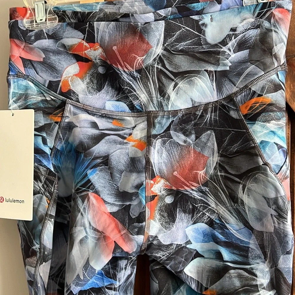 NWT fast and free, high-rise tight 25 inches with pockets size 8 - Picture 4 of 8